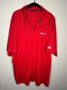 Adidas UC Cincinnati Men’s Red Button Down Team Embroidered Short Sleeve Shirt M